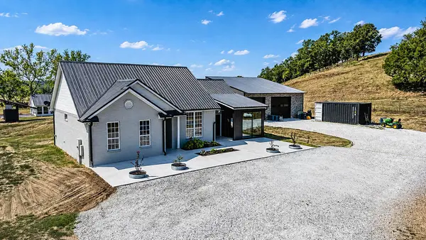 12727 Gaiche Road, Gentry, AR 72734