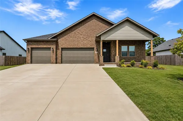 2208 Riggins Avenue, Pea Ridge, AR 72751