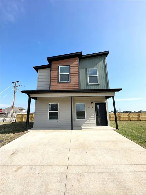 1070 Boardwalk Avenue, Centerton, AR 72719
