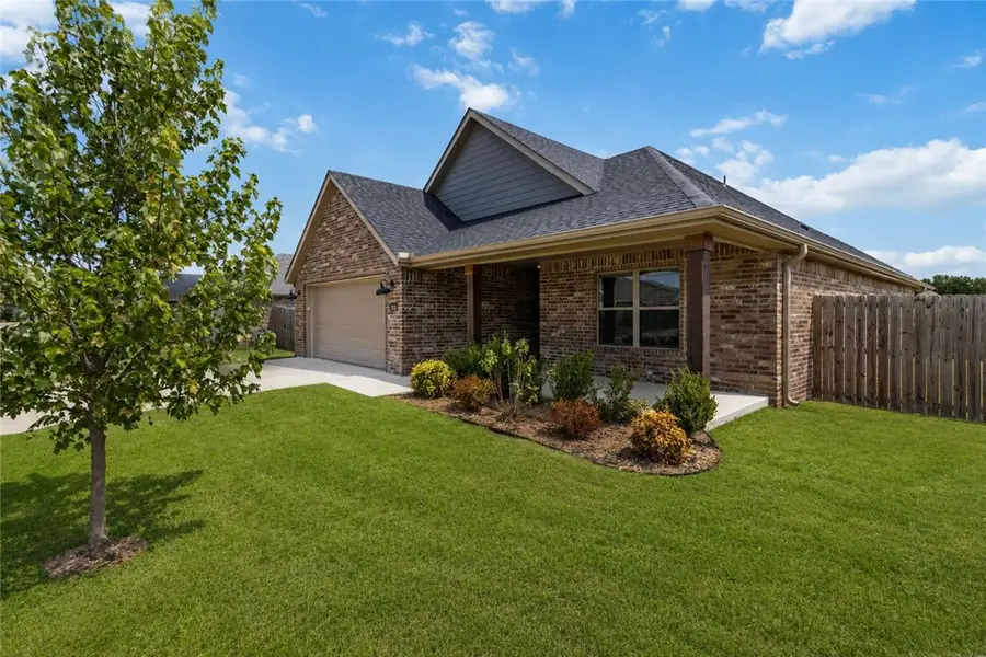 928 Sugar Pine Street, Tontitown, AR 72762 - #2