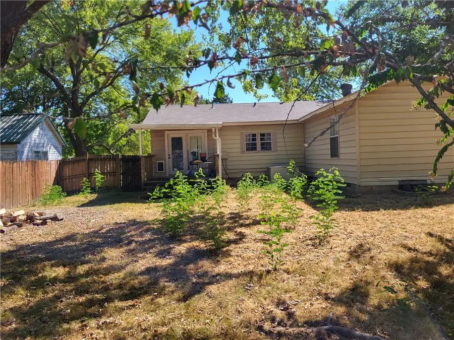 411 S West Avenue, Lincoln, AR 72744 - #3