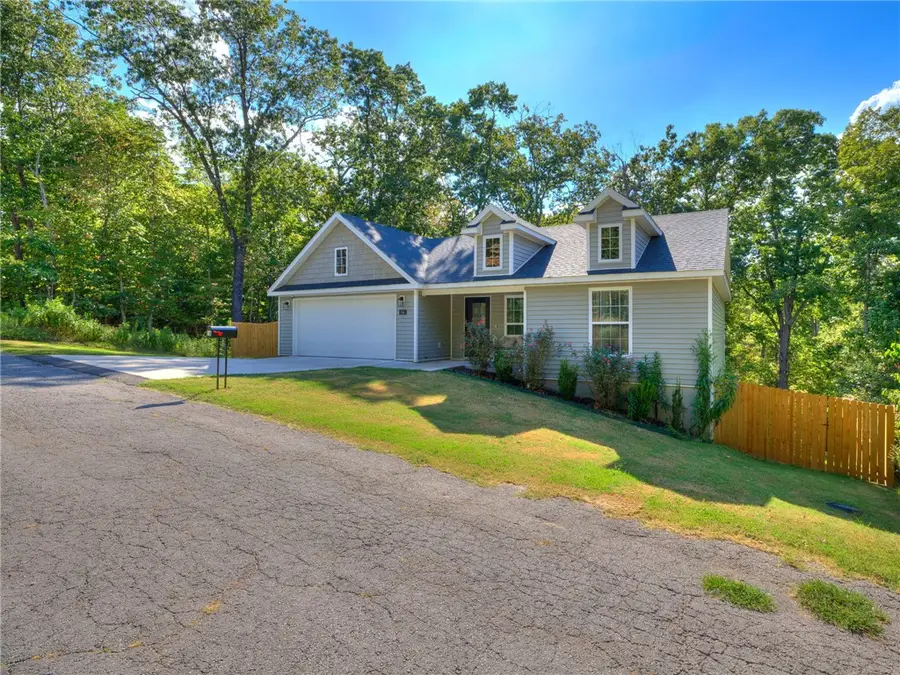 16 Lanark Circle, Bella Vista, AR 72715 - #3