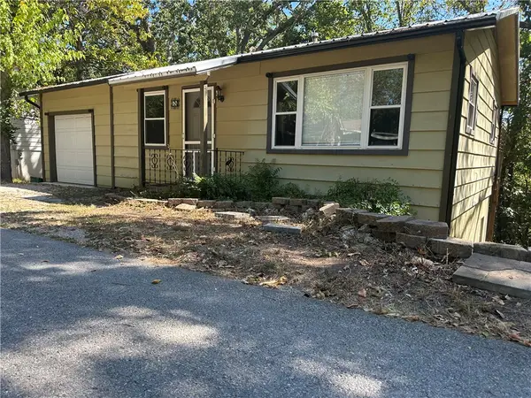68 Wall Street, Eureka Springs, AR 72632