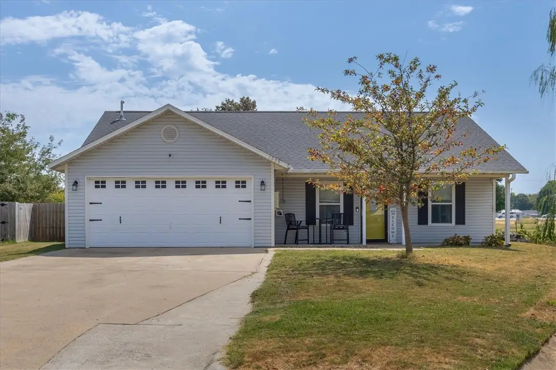 1209 Brentwood Lane, Siloam Springs, AR 72761 - #1