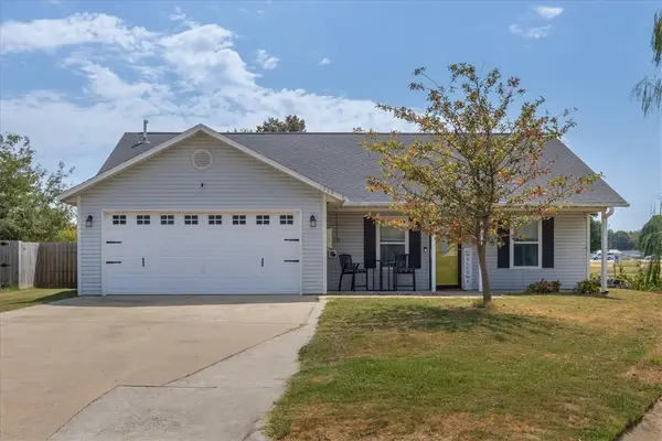 1209 Brentwood Lane, Siloam Springs, AR 72761
