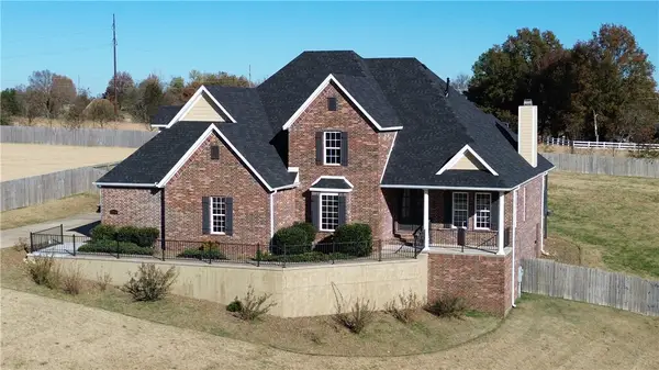 294 Arlington Way, Tontitown, AR 72762
