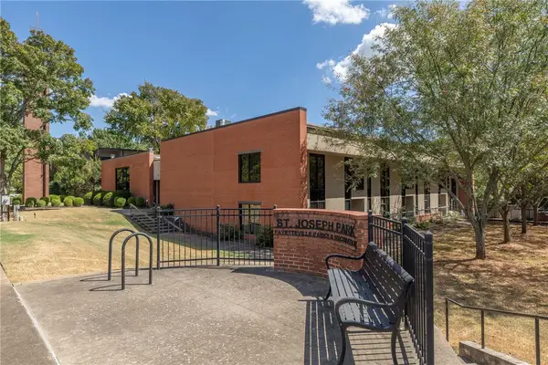 313 E Lafayette Street #303, Fayetteville, AR 72701