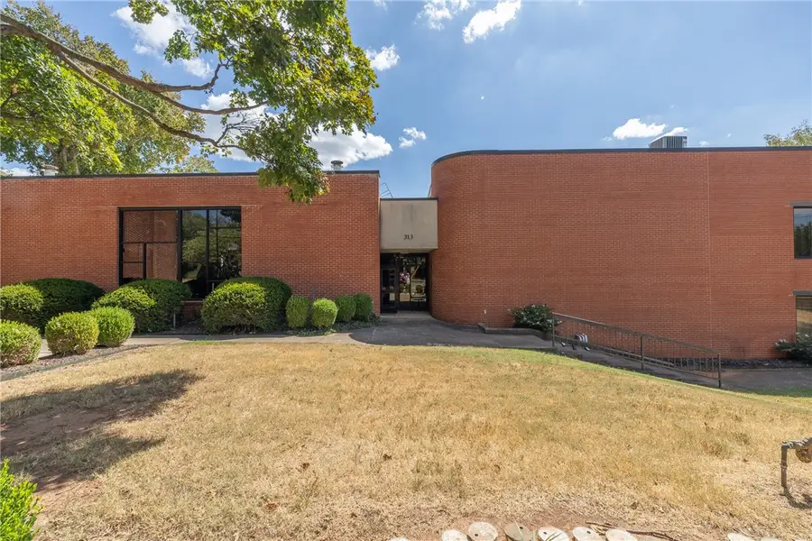 313 E Lafayette Street #303, Fayetteville, AR 72701 - #2