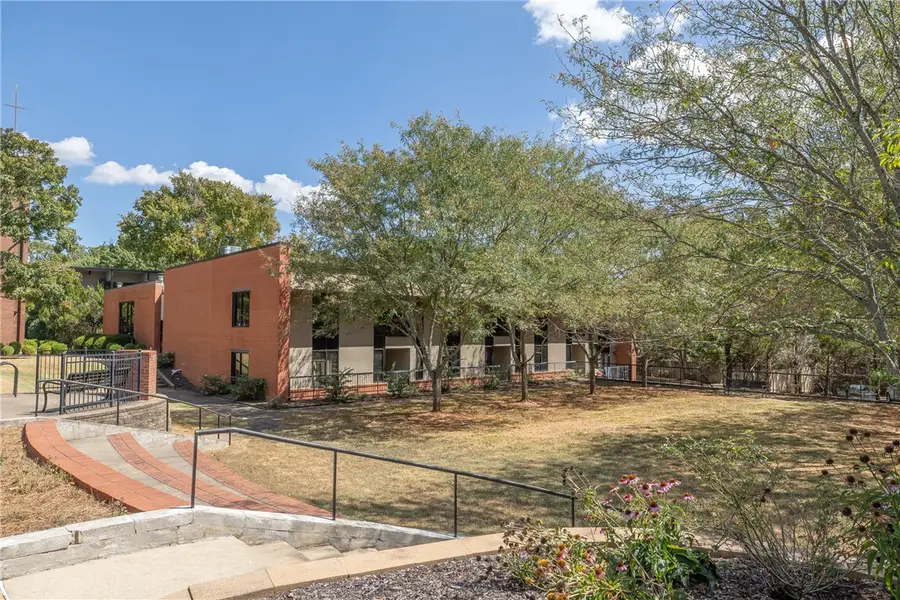 313 E Lafayette Street #303, Fayetteville, AR 72701 - #3