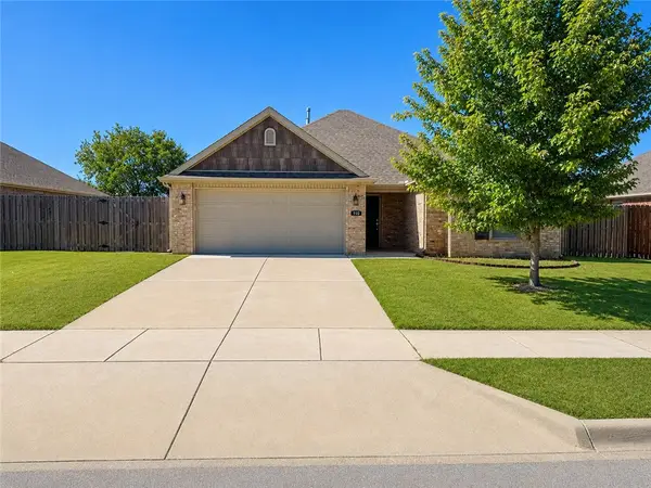 910 Silverthorn Drive, Centerton, AR 72719