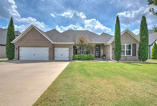 5502 W Lakewood Drive, Rogers, AR 72758