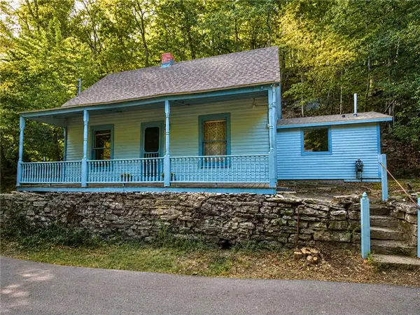 23 Douglas Street, Eureka Springs, AR 72632