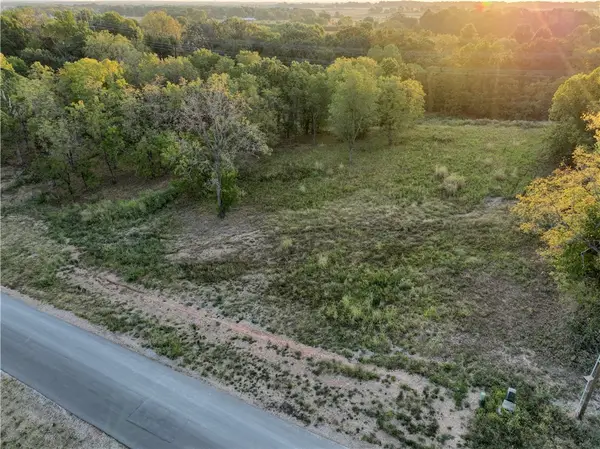13284 Wallys Way, Gentry, AR 72734