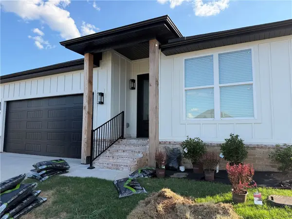821 Pinnacle Street, Prairie Grove, AR 72753
