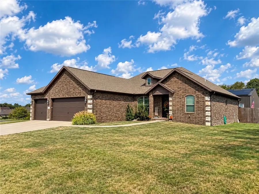 210 Holmes Street, Prairie Grove, AR 72753 - #2