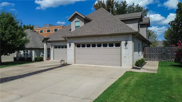 40 E Cydnee Street, Fayetteville, AR 72703