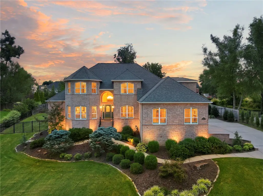 209 Ridgefield, Bentonville, AR 72712 - #1