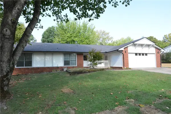3069 N Loxley Avenue, Fayetteville, AR 72703