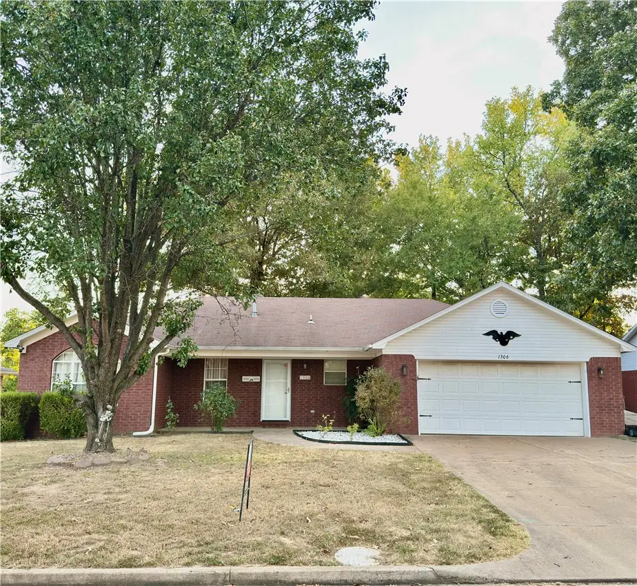 1306 S Oswego Place, Russellville, AR 72802 - #1