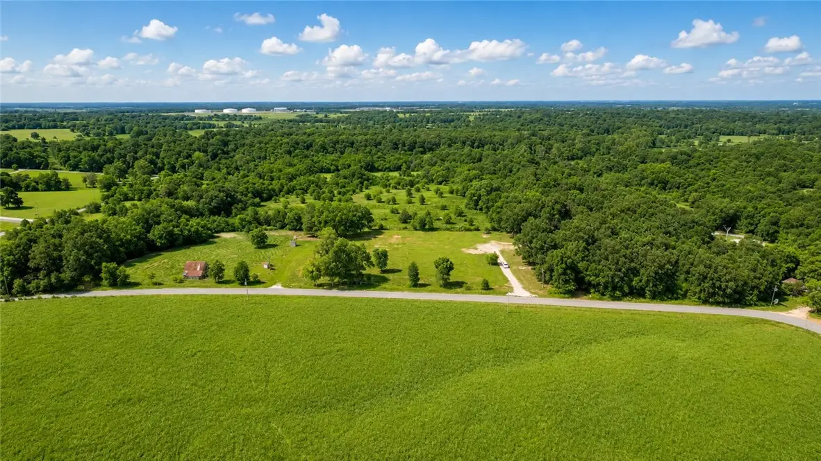 511 NW Cowan Avenue, Gentry, AR 72734 - #1