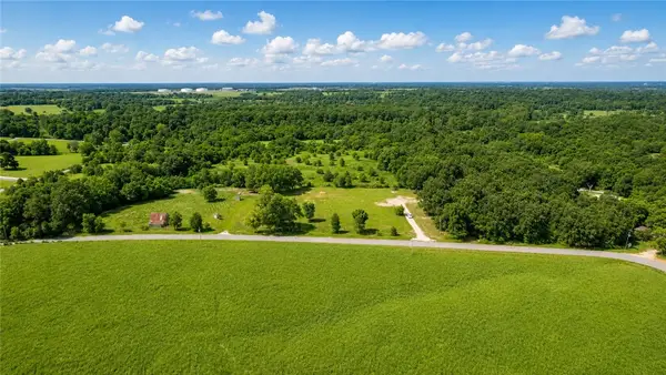 511 NW Cowan Avenue, Gentry, AR 72734