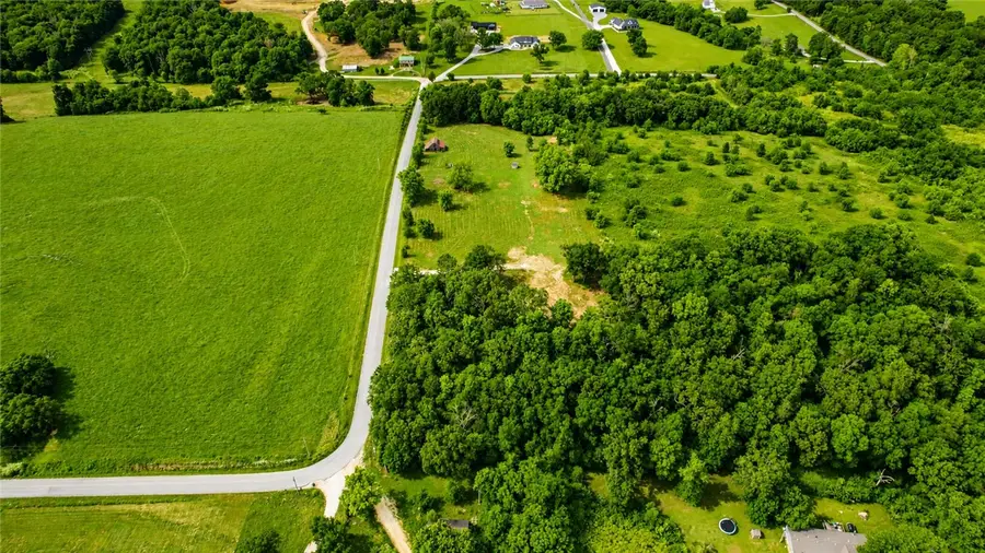 511 NW Cowan Avenue, Gentry, AR 72734 - #3