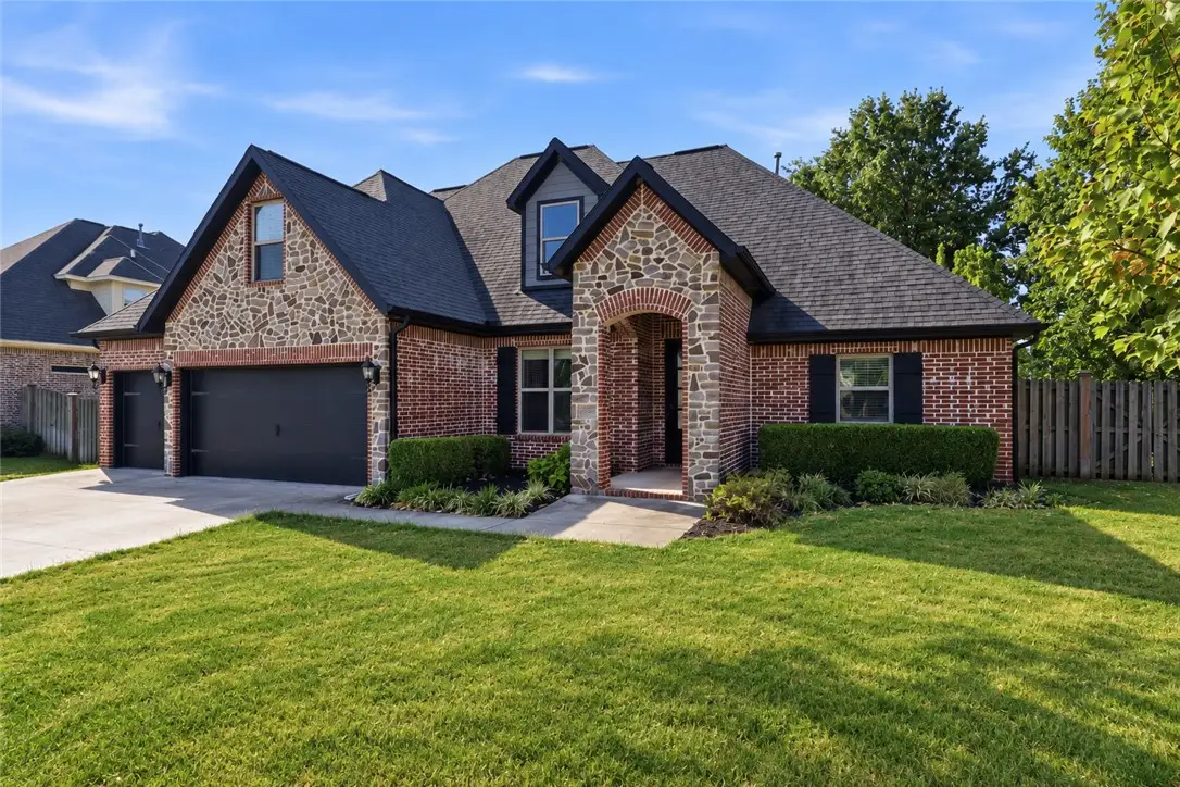3906 W Lexington Drive, Rogers, AR 72758 - #1