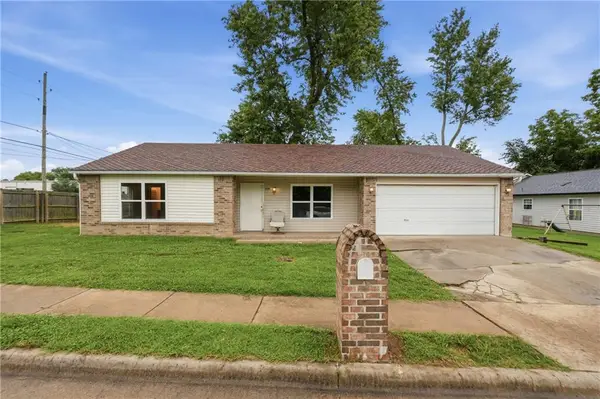 600 Huckleberry Lane, Springdale, AR 72764