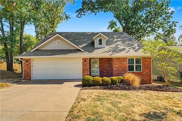21 Greenridge Lane, Bentonville, AR 72712