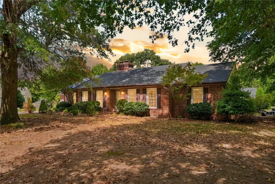 1370 E Wimbledon Place, Fayetteville, AR 72703 - #2