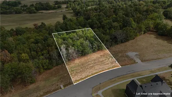 3467 N Sweet Caddo Hill, Fayetteville, AR 72704