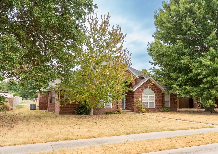 943 N Meadowlands Drive, Fayetteville, AR 72704 - #2