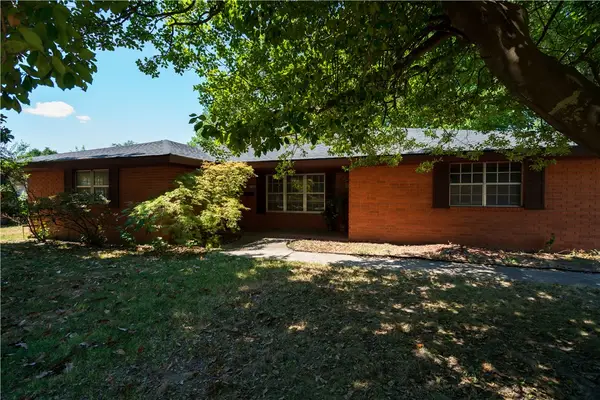 1106 Bronco Lane, Springdale, AR 72762