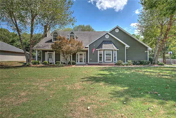 1844 N Buckley Drive, Fayetteville, AR 72701