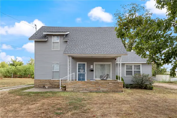 1521 S 4th Street, Rogers, AR 72756
