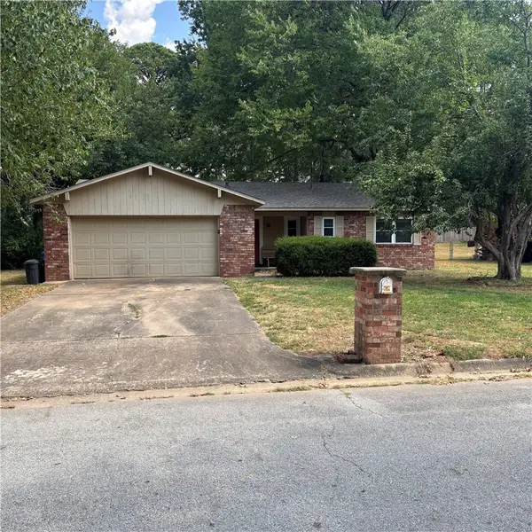 2880 N Peg Lane, Fayetteville, AR 72703