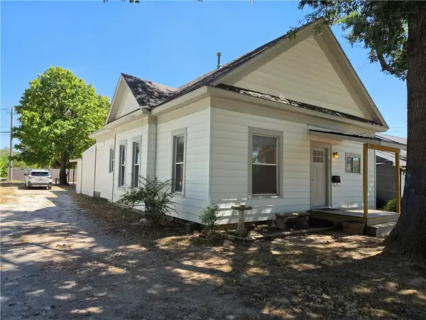 413 S Wright Street, Siloam Springs, AR 72761