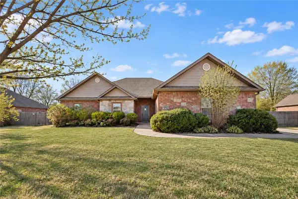 510 Grandview Drive, Prairie Grove, AR 72753