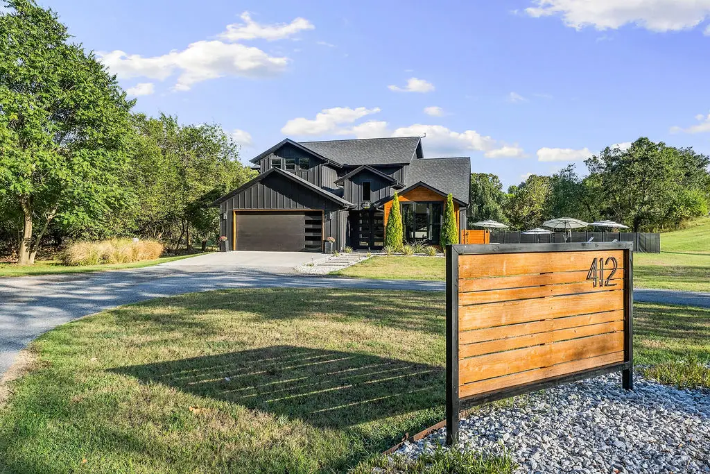 412 NW Cowan Avenue, Gentry, AR 72734 - #1