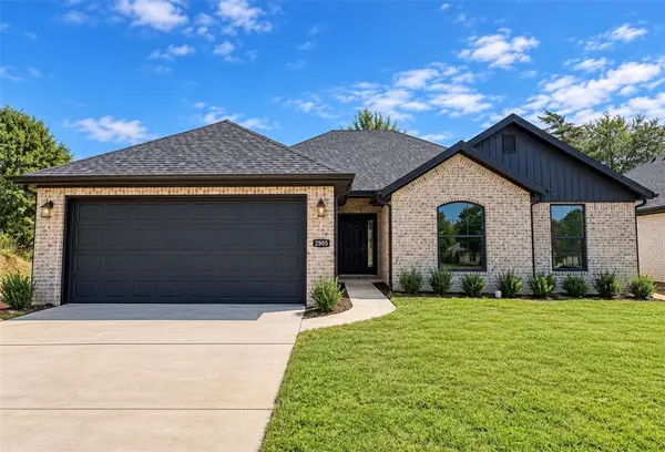 2905 S 2nd Street, Rogers, AR 72758