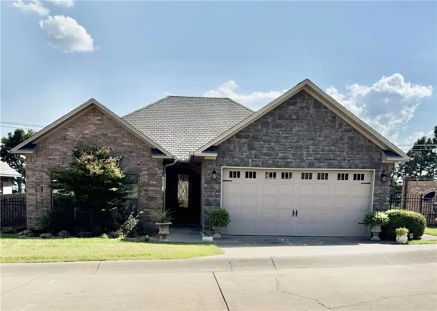 81 Village Court, Russellville, AR 72802 - #2