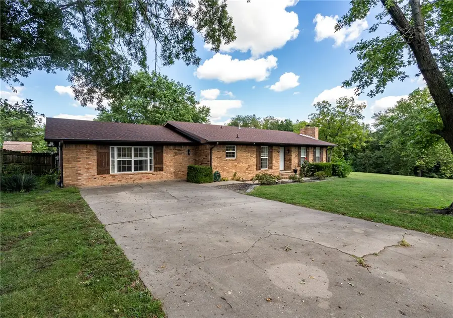 203 W Raines Road, Siloam Springs, AR 72761 - #2