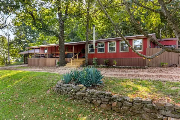 6832 Nc 1300, Compton, AR 72624