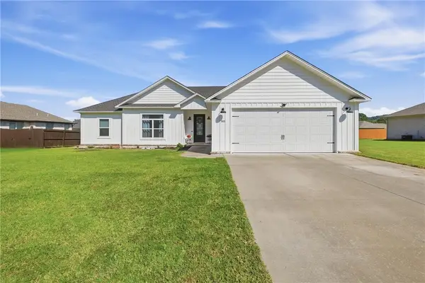 303 Promenade Circle, Russellville, AR 72801