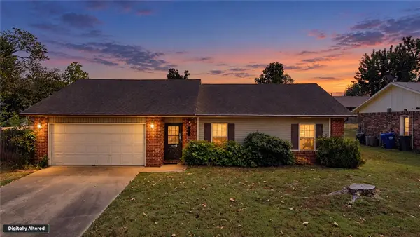 1105 S 27th Street, Rogers, AR 72758