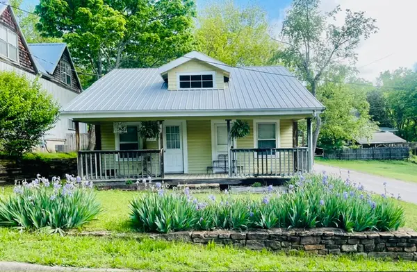 160 E Meadow Street, Fayetteville, AR 72701