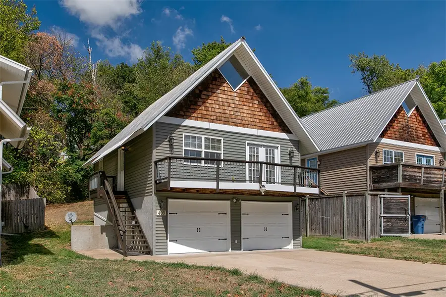 409 W Tahlequah Street, Siloam Springs, AR 72761 - #2