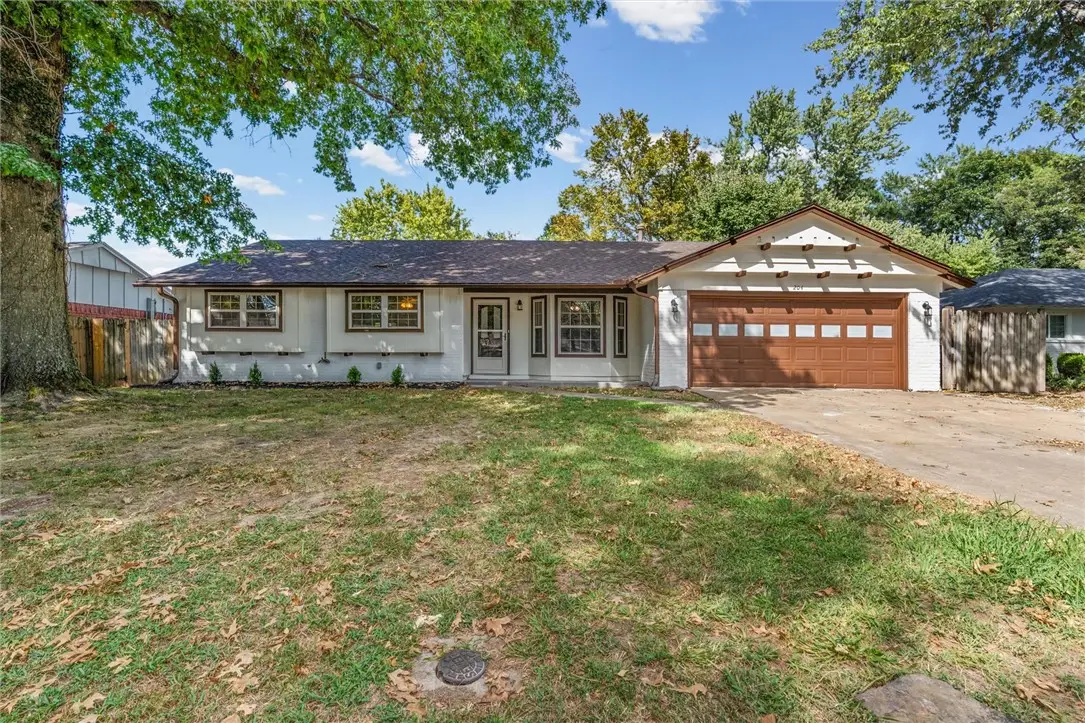 204 E Henson Avenue, Springdale, AR 72764 - #1