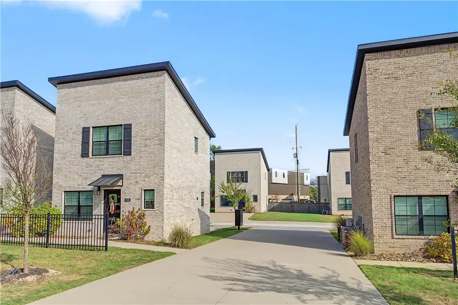 1524 W Cato Springs Road, Fayetteville, AR 72701 - #3
