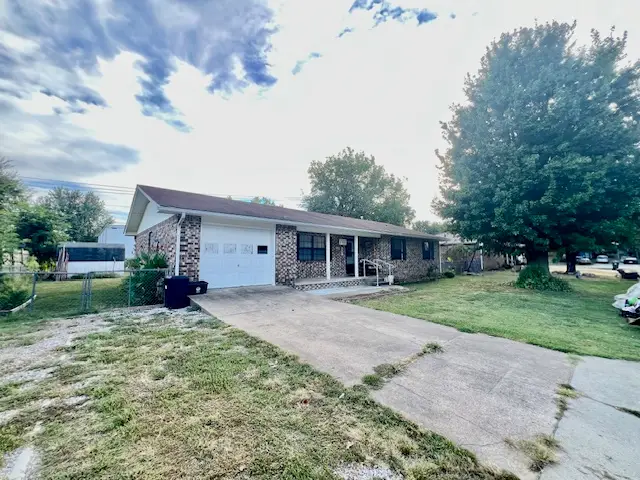 205 W 5th Street, Green Forest, AR 72638 - #2